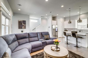 Close to Restaurants Houston Haven with Balcony!